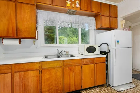 1424 S 45th Street Tacoma WA 98418