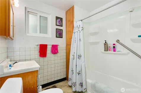 1424 S 45th Street Tacoma WA 98418