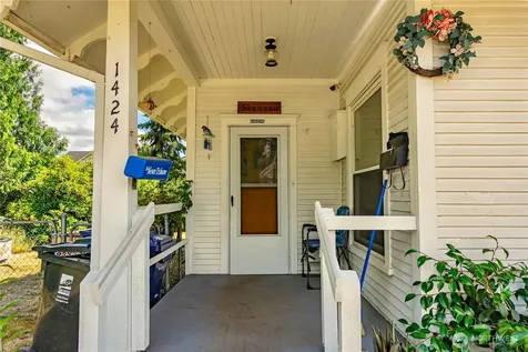 1424 S 45th Street Tacoma WA 98418