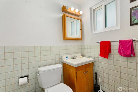 1424 S 45th Street Tacoma WA 98418
