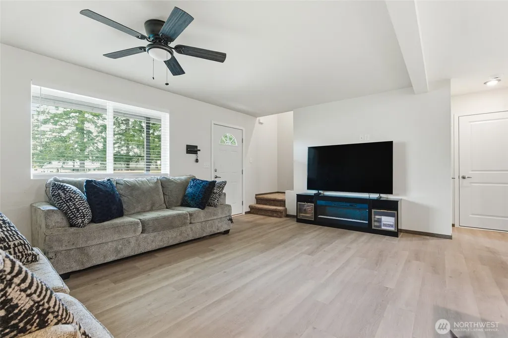 6214 Knoble Road E Spanaway WA 98387