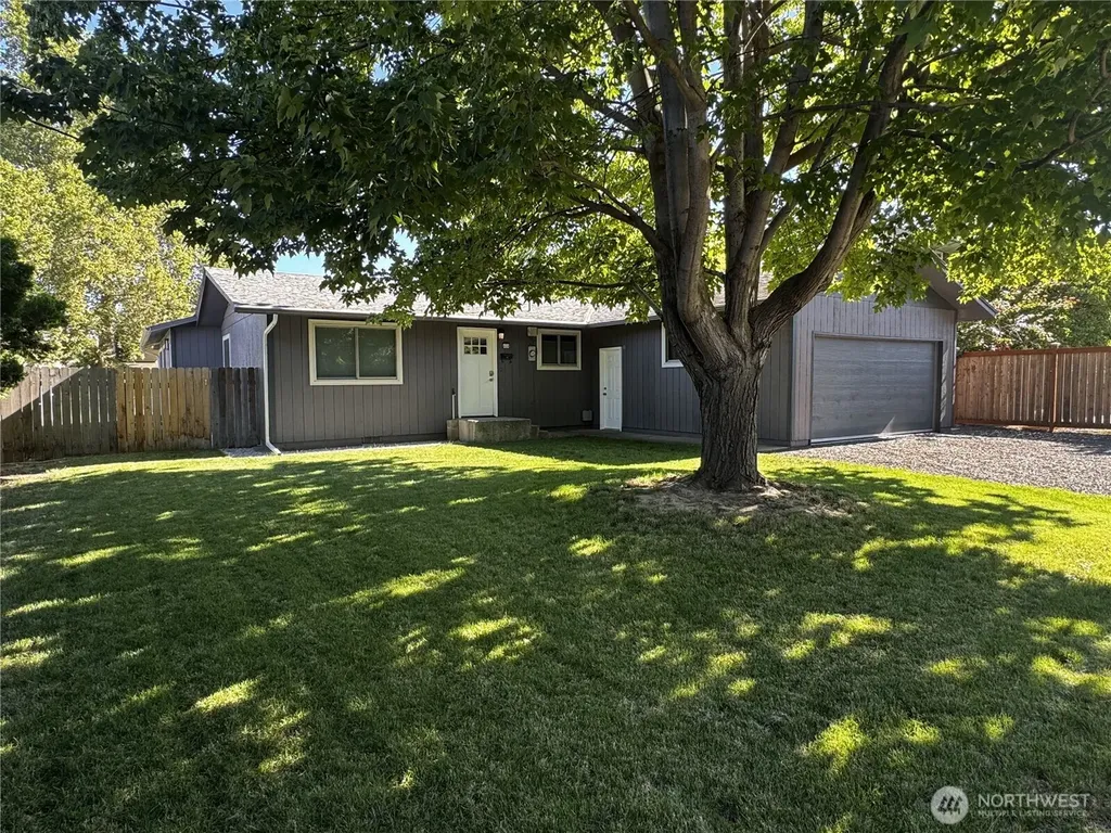 424 SW 3rd Street College Place WA 99324