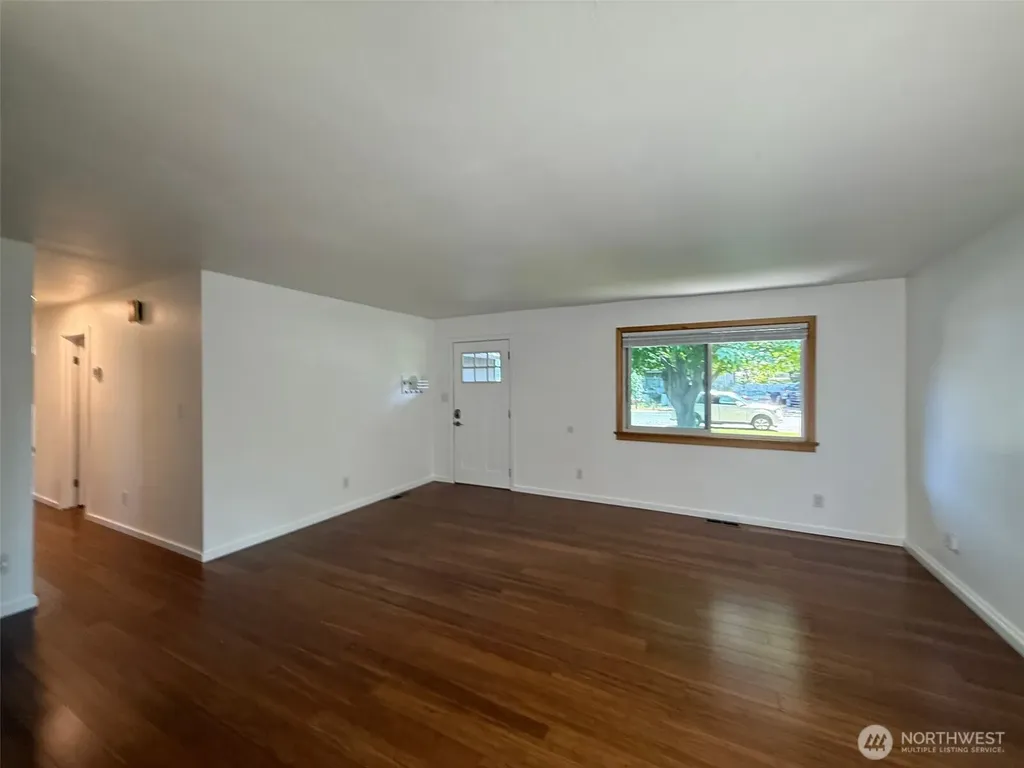 424 SW 3rd Street College Place WA 99324