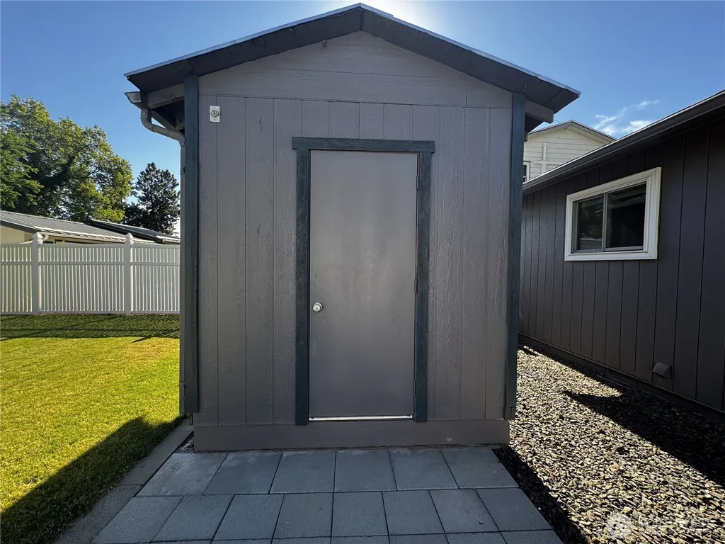 424 SW 3rd Street College Place WA 99324