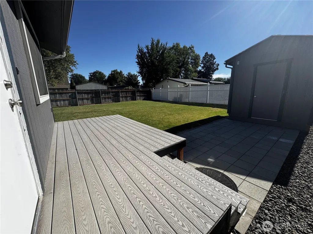 424 SW 3rd Street College Place WA 99324