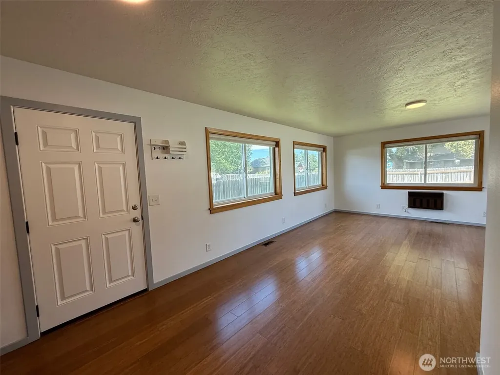 424 SW 3rd Street College Place WA 99324