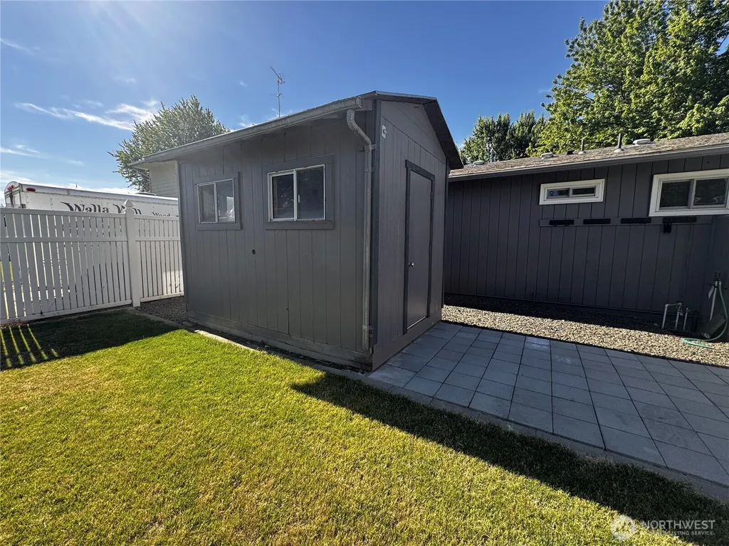 424 SW 3rd Street College Place WA 99324