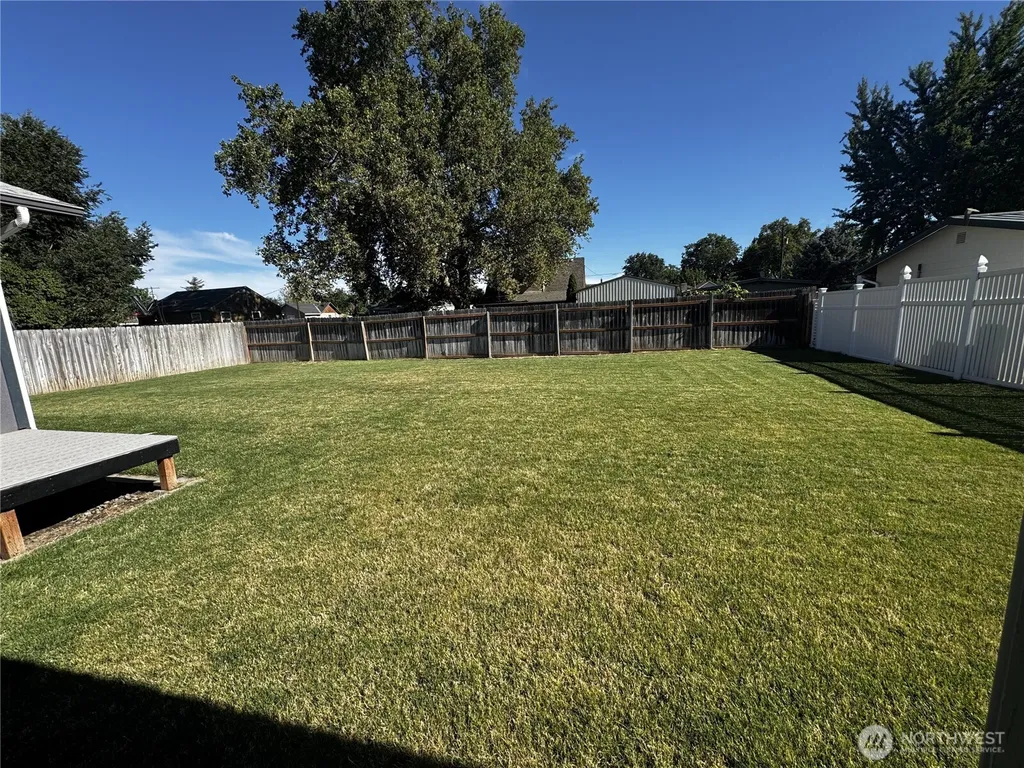424 SW 3rd Street College Place WA 99324