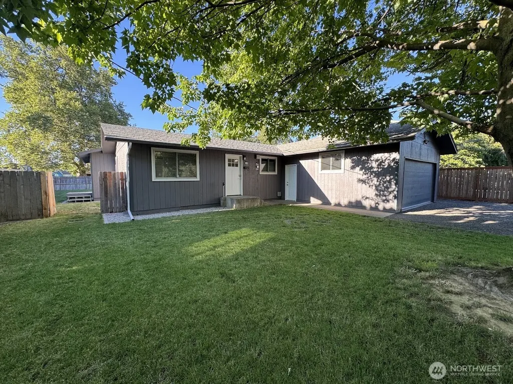 424 SW 3rd Street College Place WA 99324