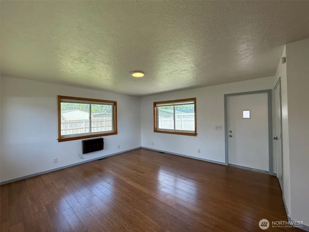 424 SW 3rd Street College Place WA 99324