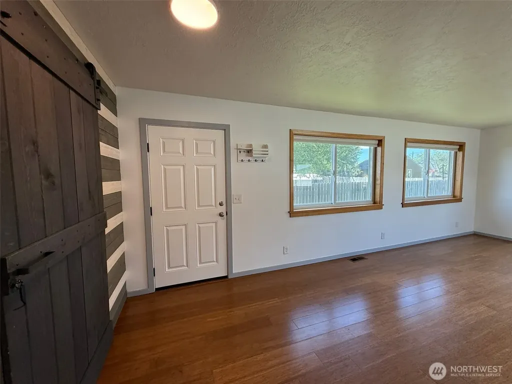 424 SW 3rd Street College Place WA 99324