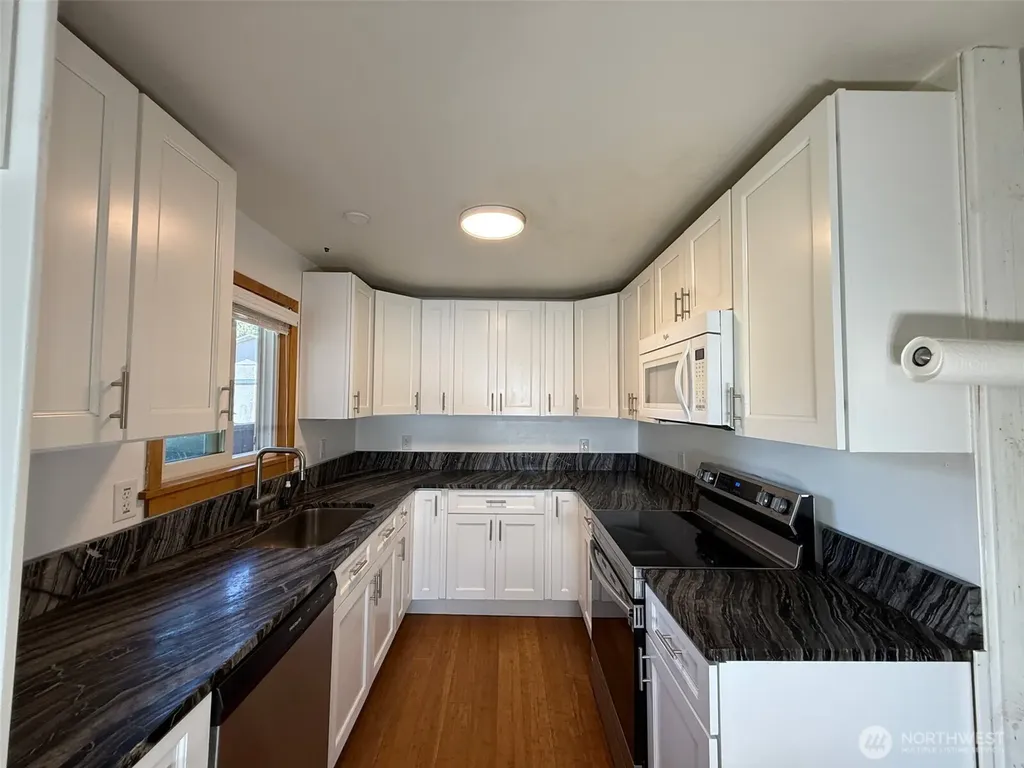 424 SW 3rd Street College Place WA 99324