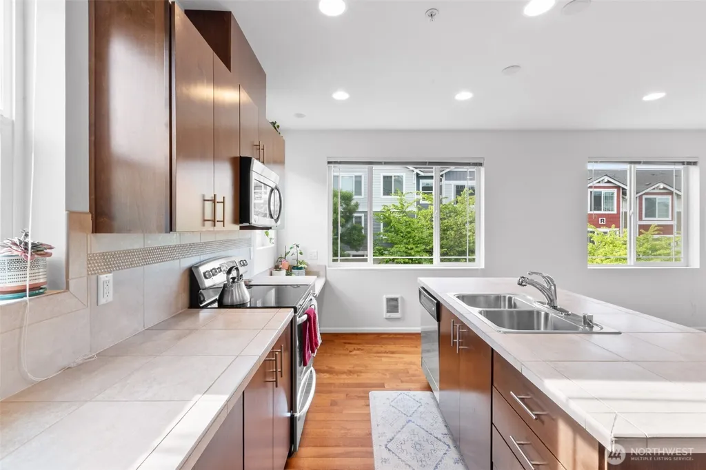 15720 Manor Way Lynnwood WA 98087