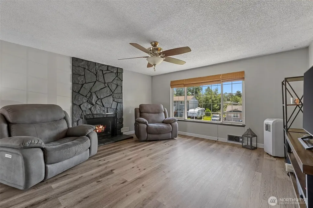 6423 61st Street NE Marysville WA 98270