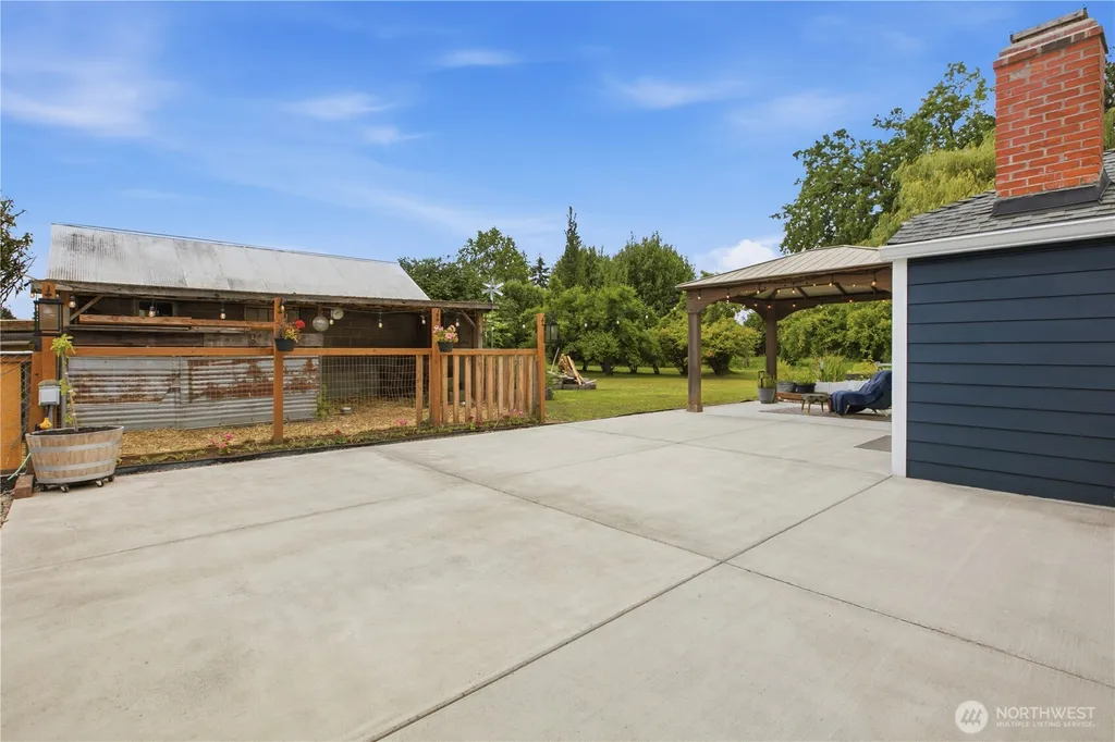 406 1st Avenue E Pacific WA 98047