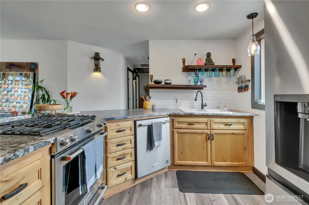 406 1st Avenue E Pacific WA 98047