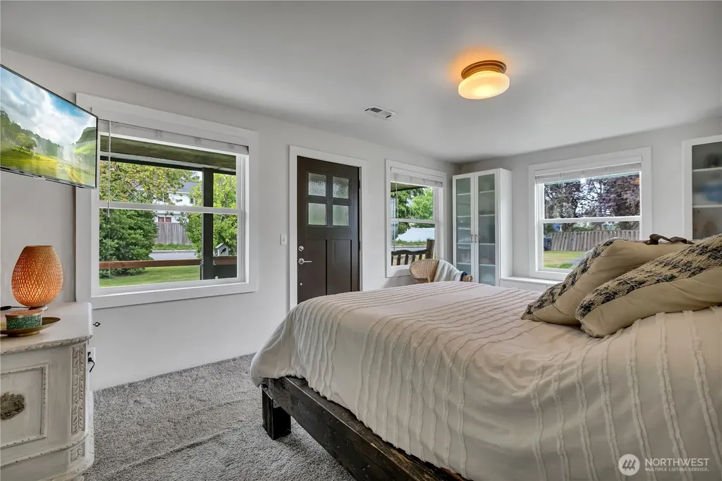 406 1st Avenue E Pacific WA 98047