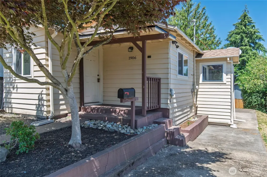 1906 14th Street Bremerton WA 98337