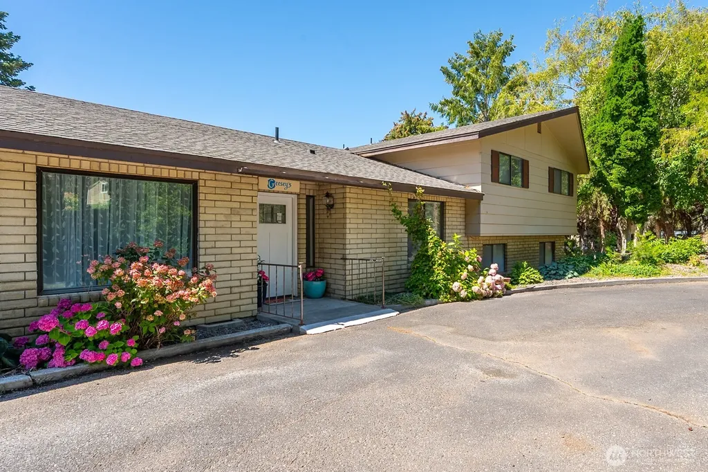 5255 NW Painted Hills Drive Ephrata WA 98823