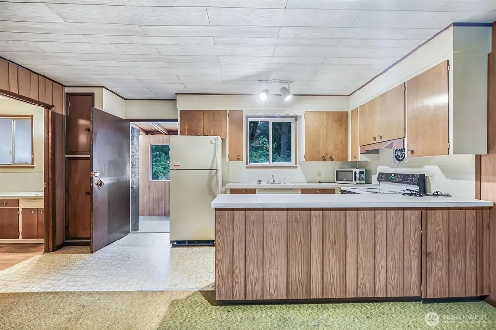 1497 Ridge Drive Camano Island WA 98282