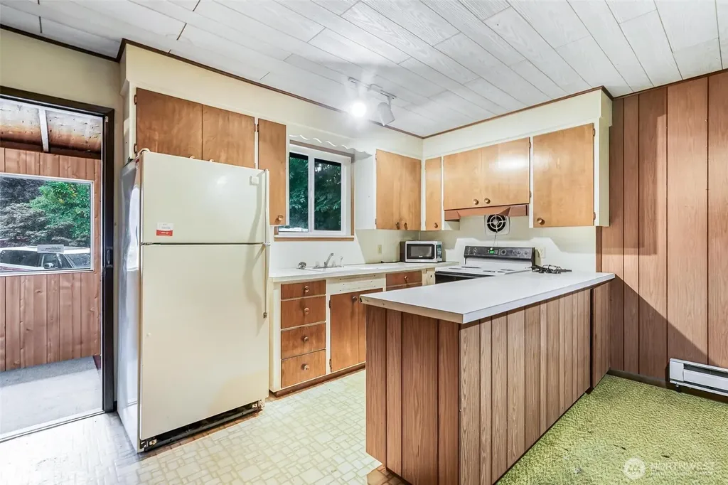 1497 Ridge Drive Camano Island WA 98282