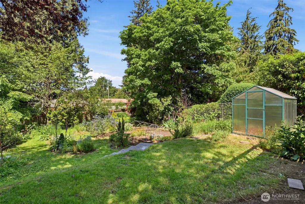15839 15th Avenue NE Shoreline WA 98155