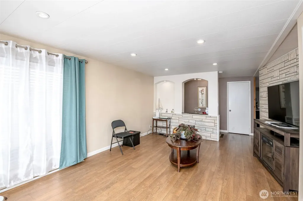 210 37th Street SE Auburn WA 98002