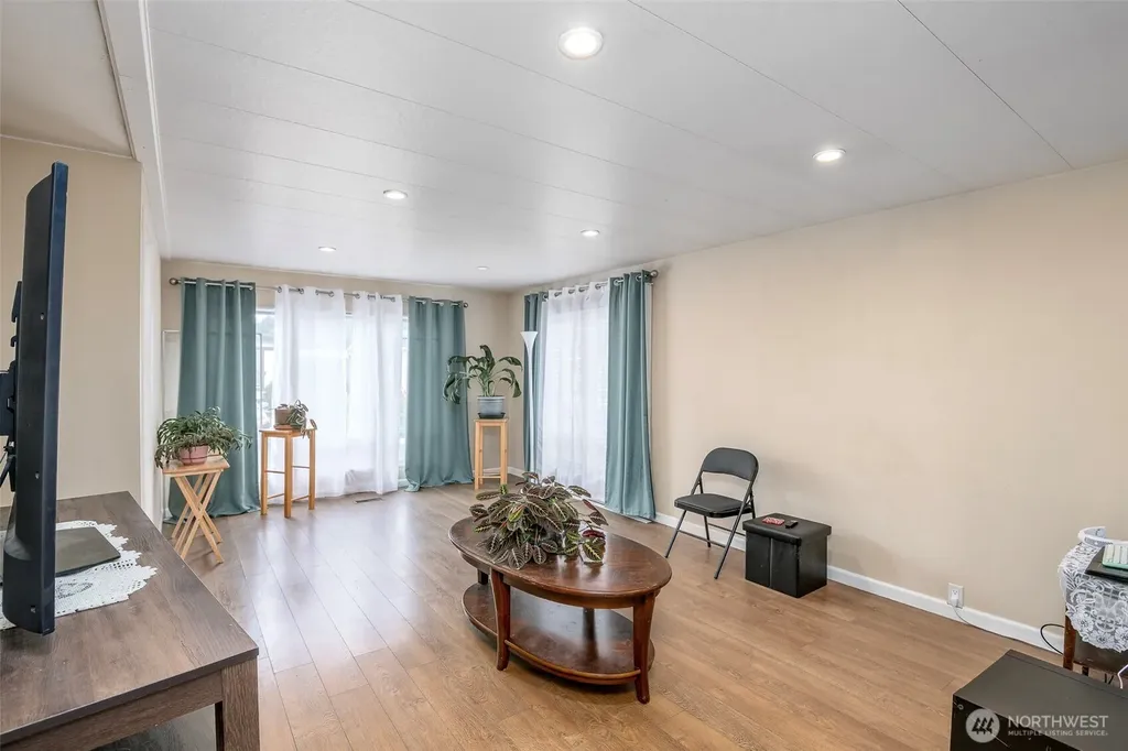 210 37th Street SE Auburn WA 98002