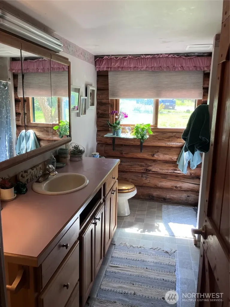4293 E Pickering Road Shelton WA 98584