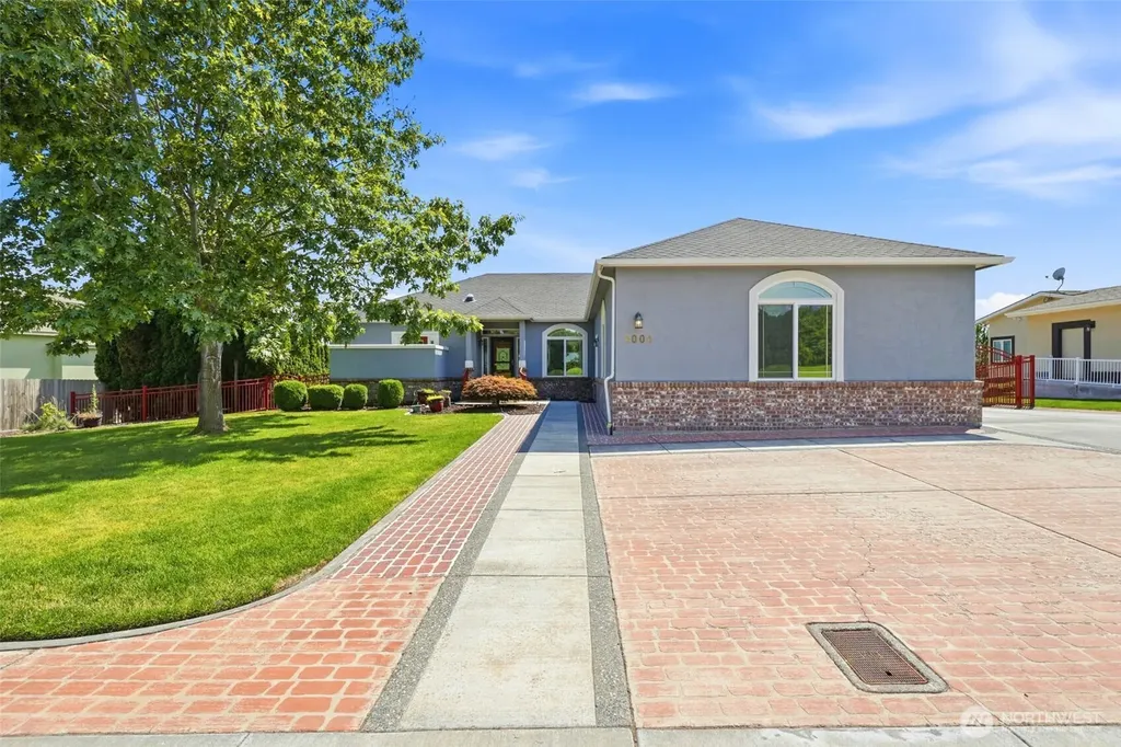 4004 Desert Plateau Pasco WA 99301