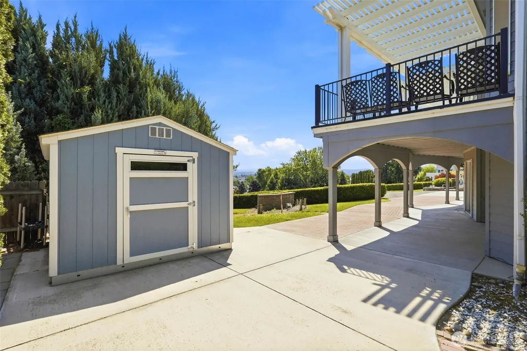 4004 Desert Plateau Pasco WA 99301