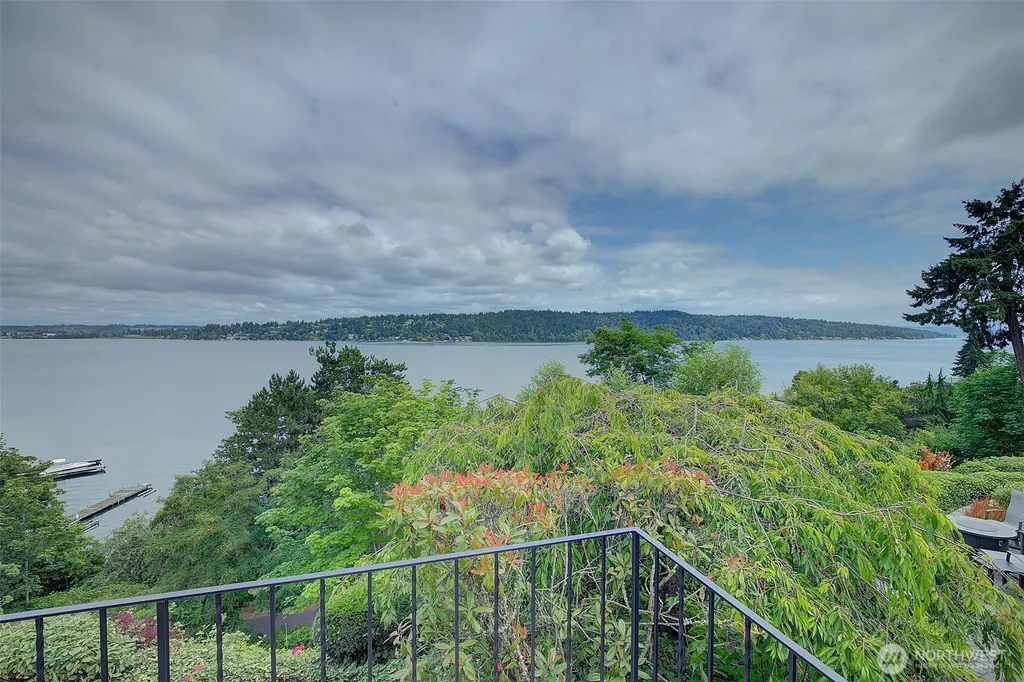 14820 39th Avenue NE Lake Forest Park WA 98155