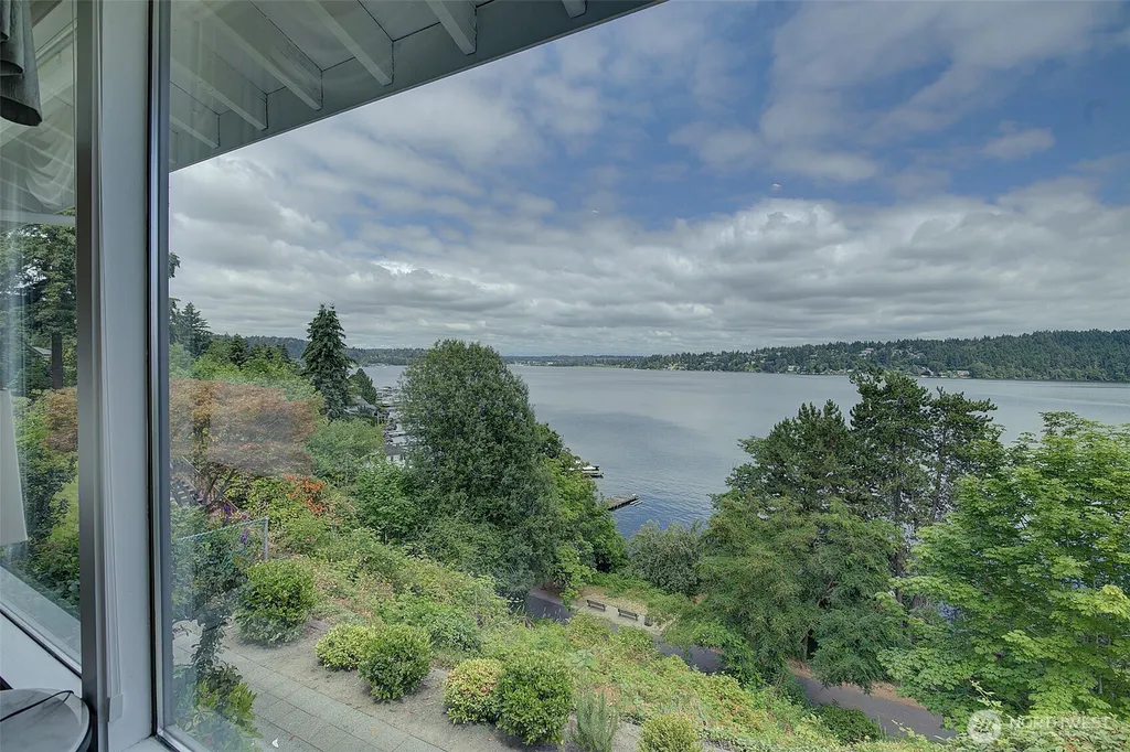 14820 39th Avenue NE Lake Forest Park WA 98155