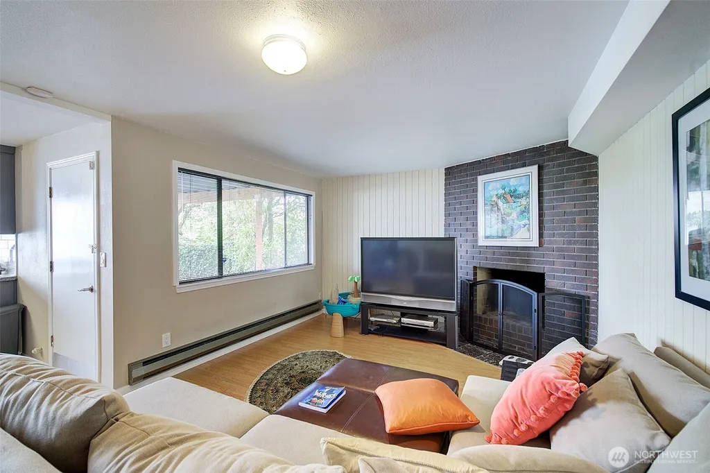 14820 39th Avenue NE Lake Forest Park WA 98155