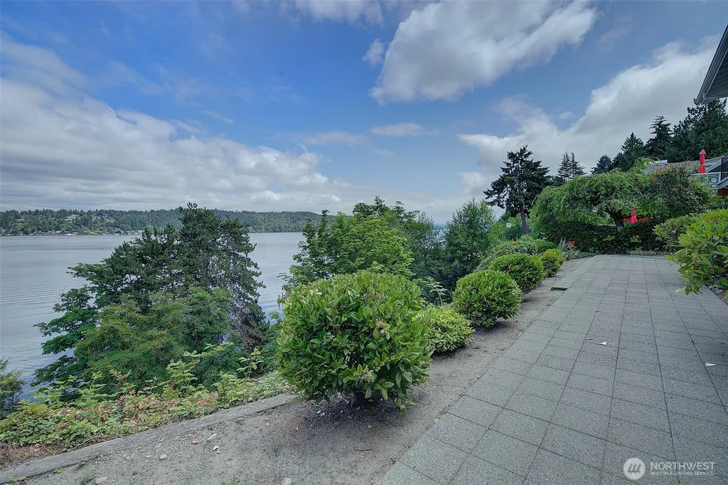 14820 39th Avenue NE Lake Forest Park WA 98155