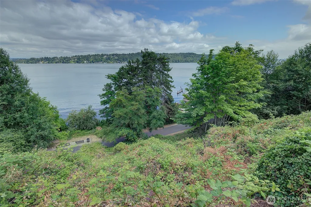14820 39th Avenue NE Lake Forest Park WA 98155