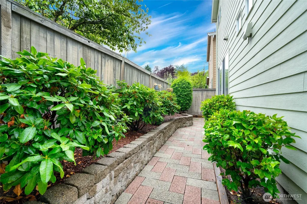 18849 NE 62nd Way Redmond WA 98052