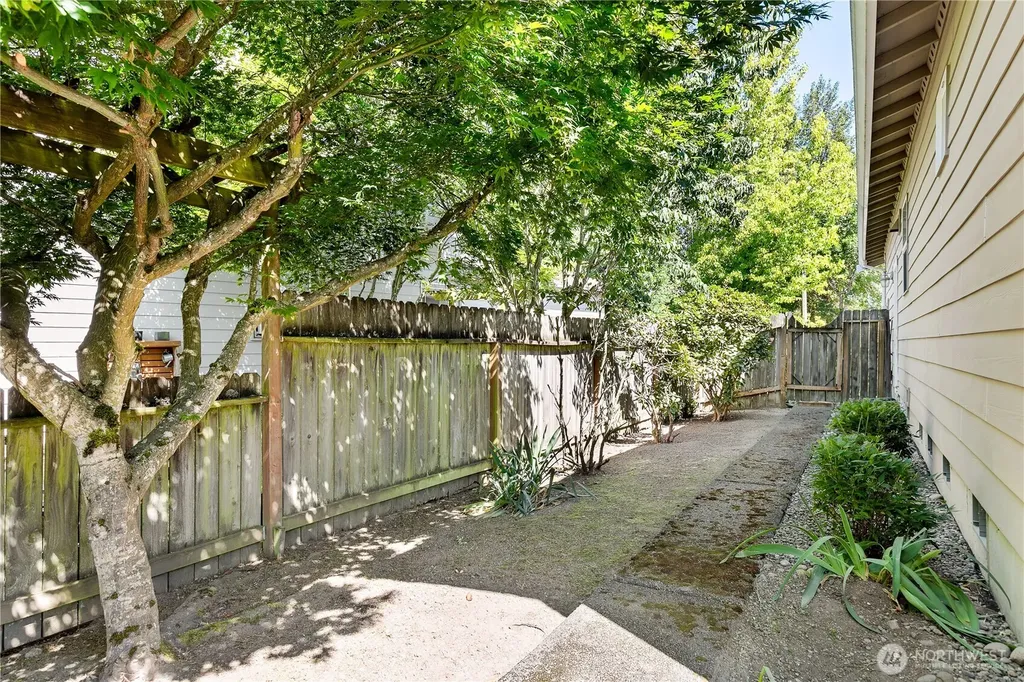 6013 NE 4th Place Renton WA 98059