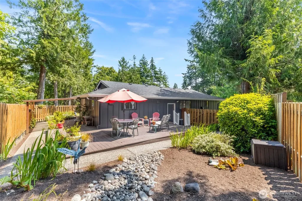 404 Nooksack Place La Conner WA 98257
