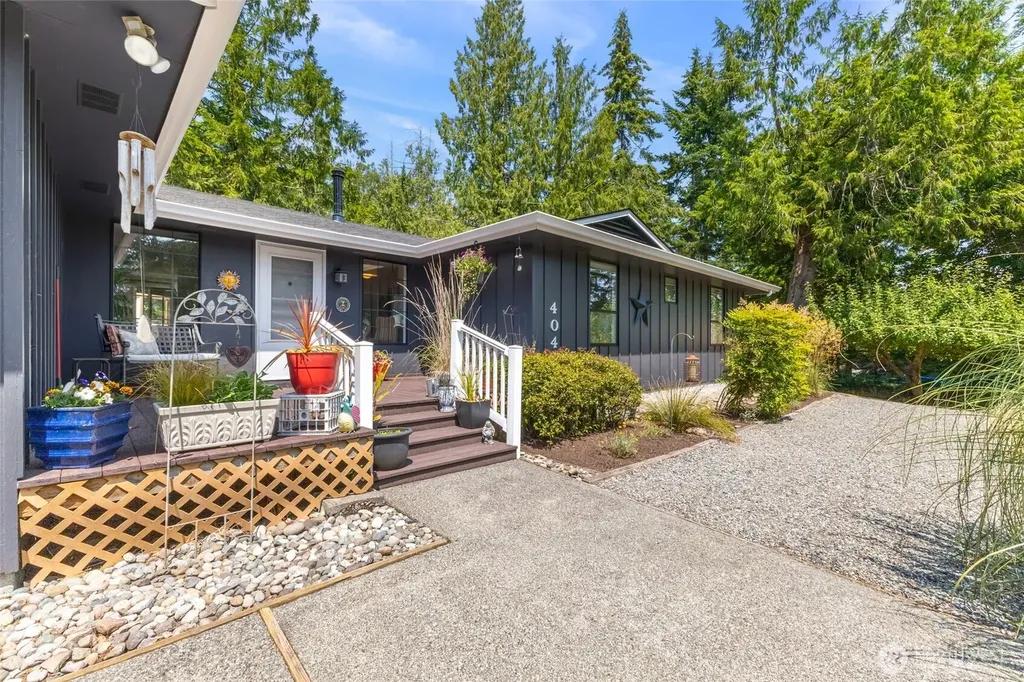 404 Nooksack Place La Conner WA 98257