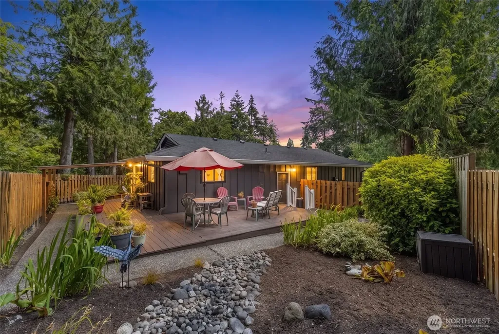 404 Nooksack Place La Conner WA 98257