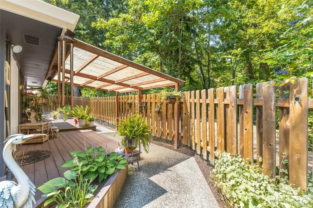 404 Nooksack Place La Conner WA 98257