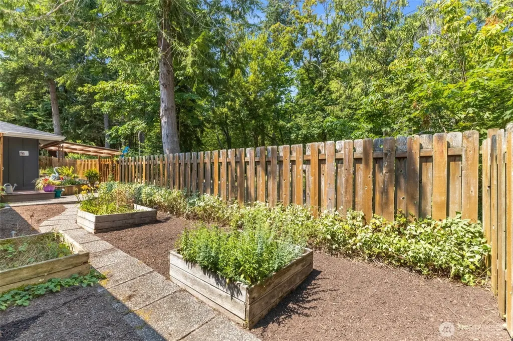 404 Nooksack Place La Conner WA 98257