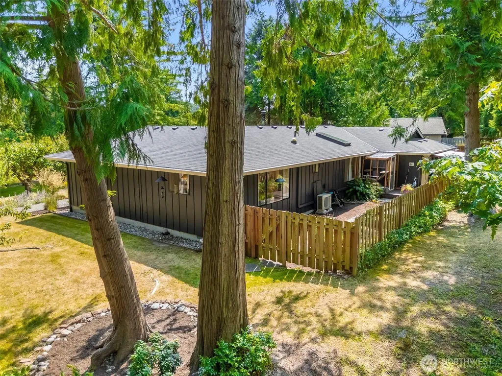 404 Nooksack Place La Conner WA 98257