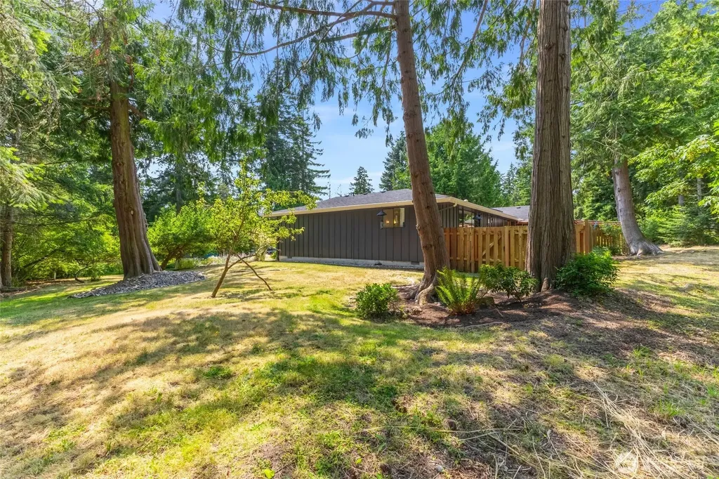 404 Nooksack Place La Conner WA 98257