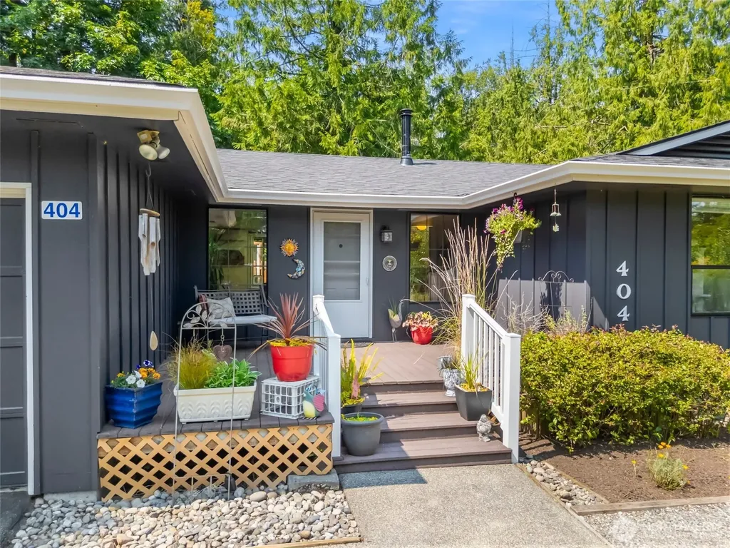 404 Nooksack Place La Conner WA 98257