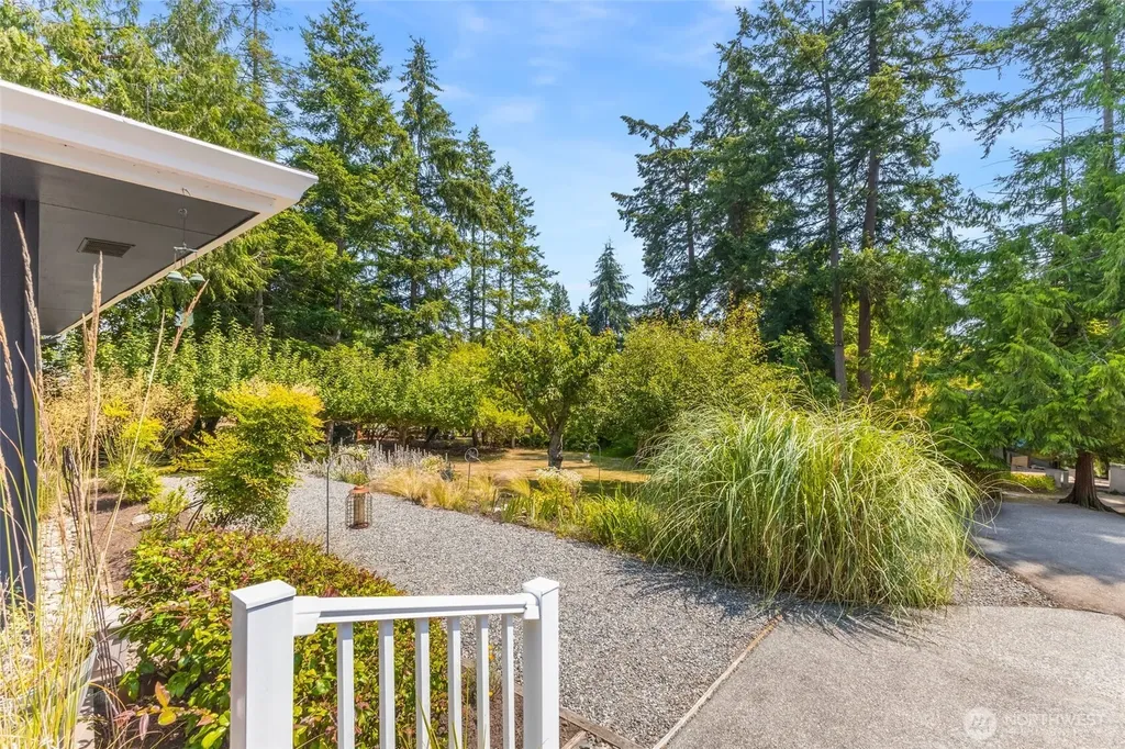 404 Nooksack Place La Conner WA 98257
