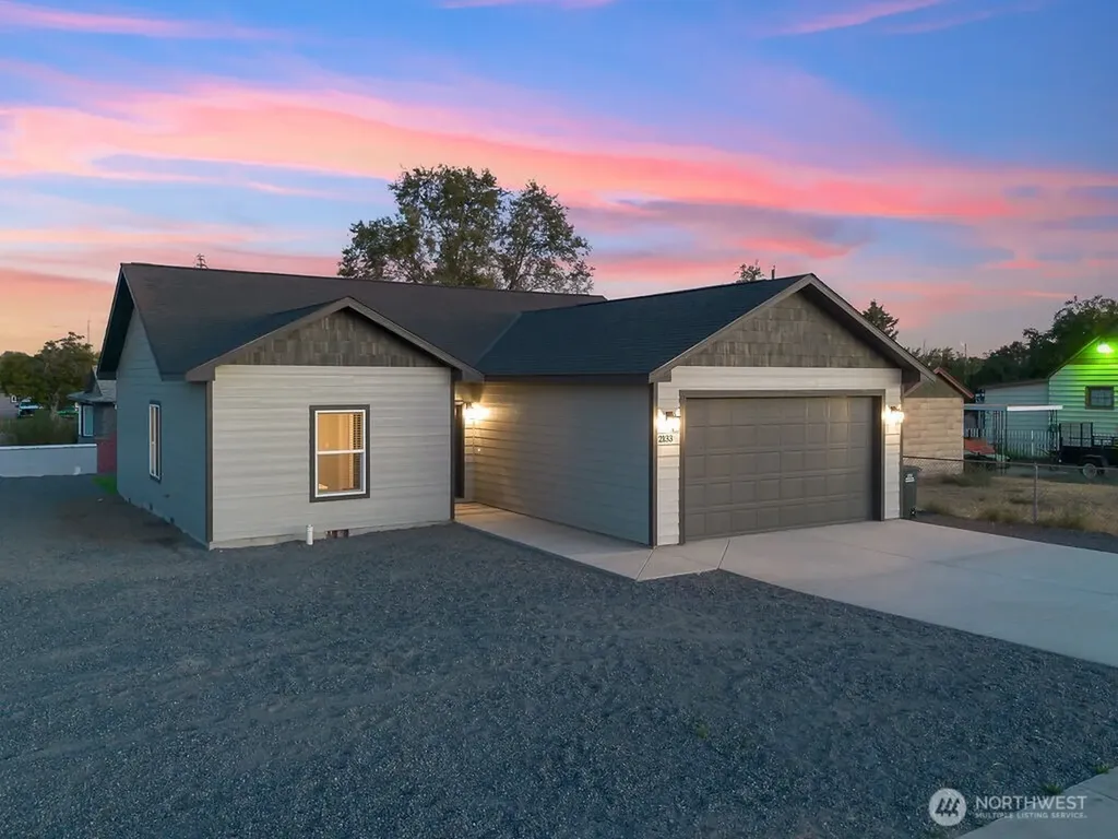 2133 W Peninsula Drive Moses Lake WA 98837