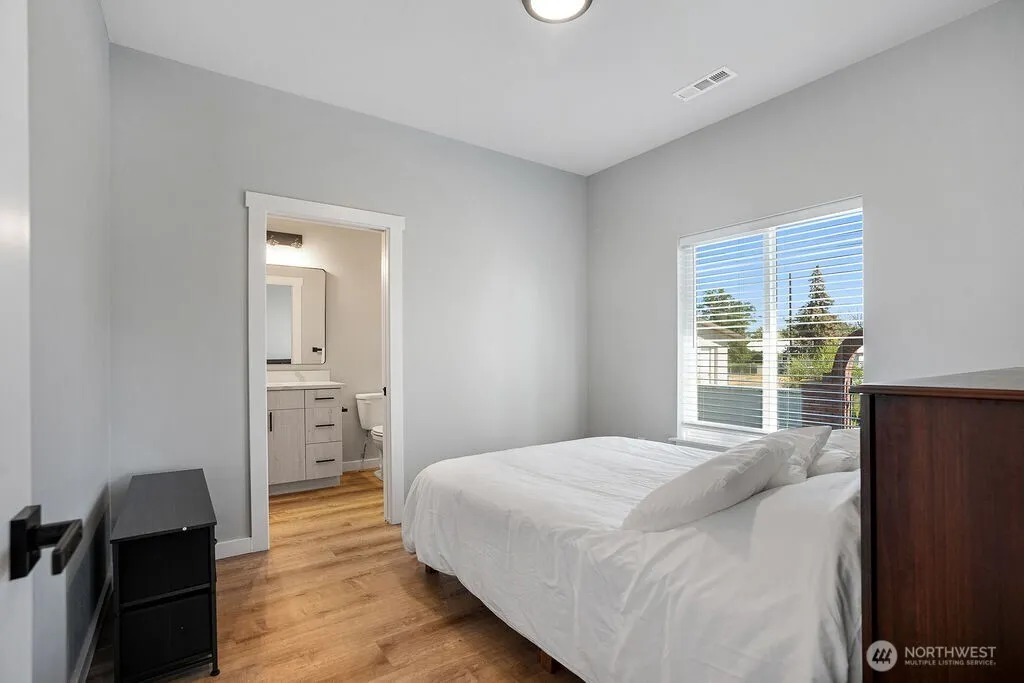 2133 W Peninsula Drive Moses Lake WA 98837