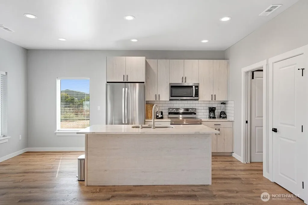 2133 W Peninsula Drive Moses Lake WA 98837